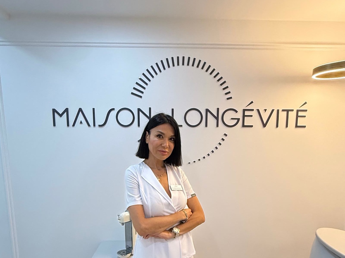 Dr. Mihaela Marinescu at the clinic reception