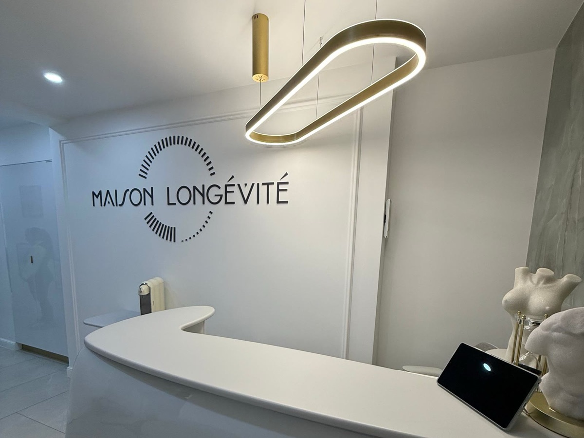 Reception of the Maison Longévité clinic
