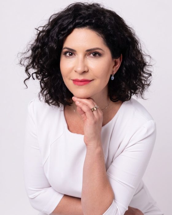 Dr. Claudia Gican